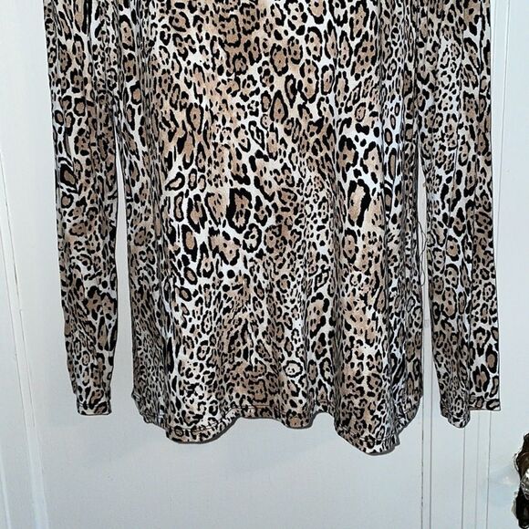 Chico’s “The Ultimate Tee” leopard print long sleeved T-shirt - Picture 3 of 9